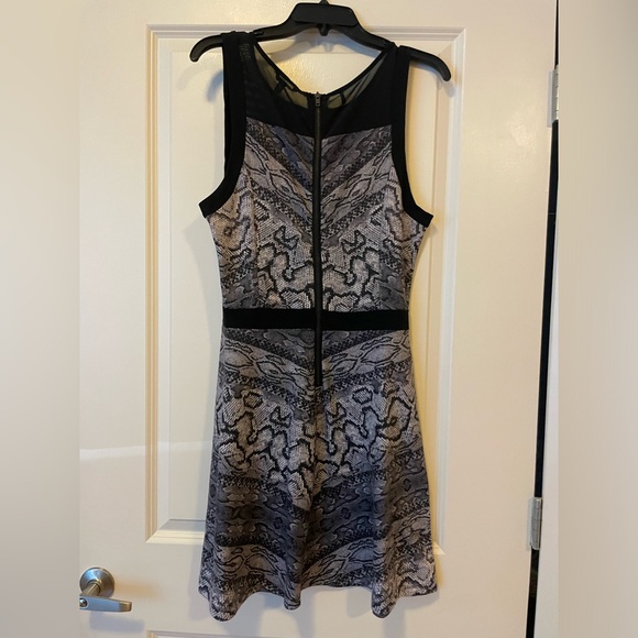EUC size L snake skin print party peplum dress with mesh - Picture 2 of 5